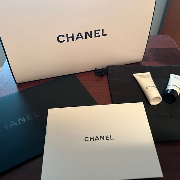 CHANEL Le Blanc and La Mousse Samples w/Extras - Picture 8 of 8